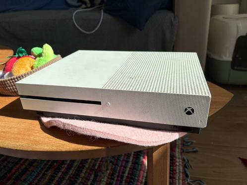Xbox one s 1TB, 2 controllers & 6 games (zie beschrijving), Spelcomputers en Games, Spelcomputers | Xbox One, Gebruikt, Xbox One