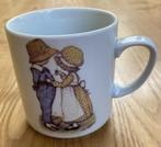 Mok beker Holly Hobbie wit aardewerk vintage, Huis en Inrichting, Keuken | Servies, Gebruikt, Ophalen of Verzenden, Overige stijlen