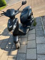 Peugot  kisbee black  edition, Fietsen en Brommers, Scooters | Peugeot, Ophalen, Zo goed als nieuw, Benzine, Overige modellen