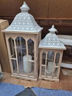 2 grote houten lantaarns met sierlijke witte metalen kap, Ophalen, Zo goed als nieuw, Hout, 75 cm of meer