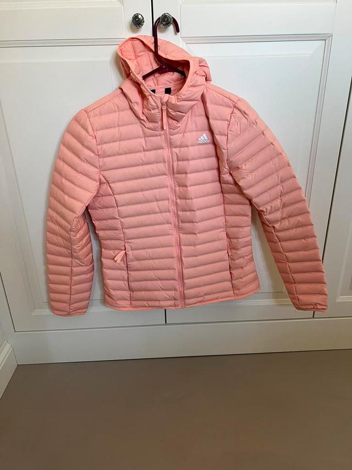 Adidas donsjack M, Kleding | Dames, Jassen | Winter, Nieuw, Maat 38/40 (M), Overige kleuren, Ophalen of Verzenden