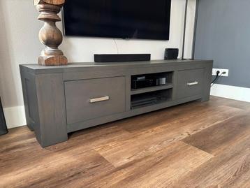 Massief houten tv-meubel lava grijs – soft close lades beschikbaar voor biedingen
