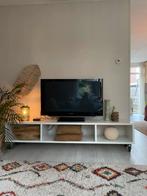 Wit houten tv meubel op wielen, Huis en Inrichting, Kasten | Televisiemeubels, Ophalen of Verzenden, Zo goed als nieuw, 25 tot 50 cm
