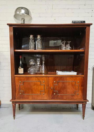 Vintage wandkast highboard met messing beslag beschikbaar voor biedingen