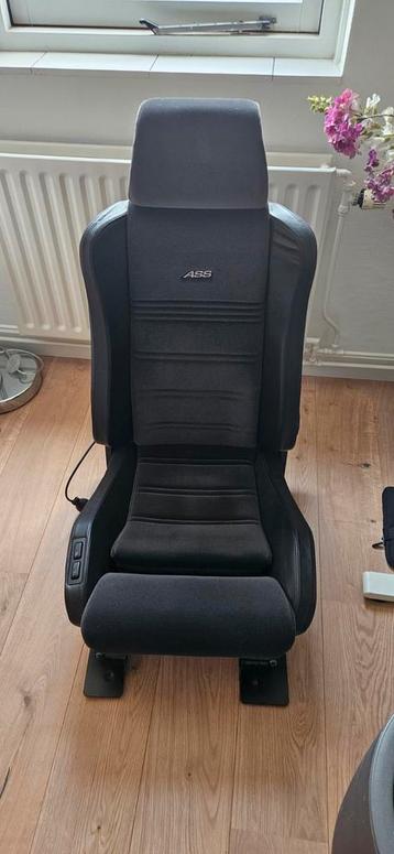 Ergonomische autostoel van ASS beschikbaar voor biedingen