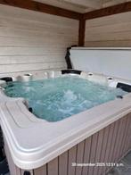 Jacuzzi merk (silverspas )massage bad, Tuin en Terras, Bubbelbaden en Hottubs, Ophalen of Verzenden, Zo goed als nieuw, Pomp