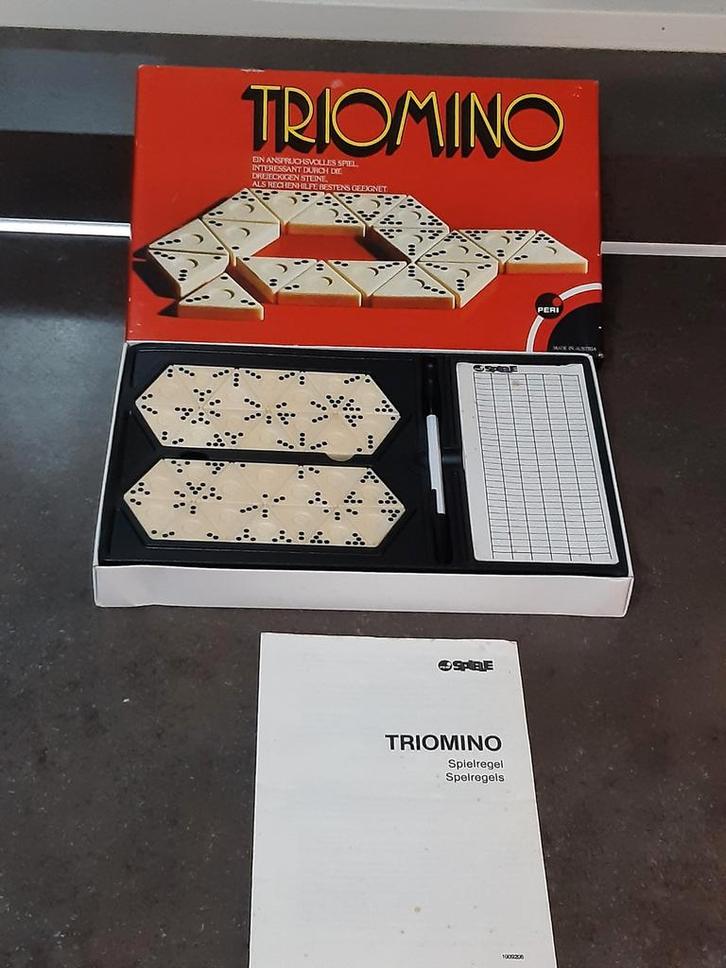 Triominos vintage rode doos uutmuntende staat, Hobby en Vrije tijd, Gezelschapsspellen | Overige, Zo goed als nieuw, Ophalen of Verzenden