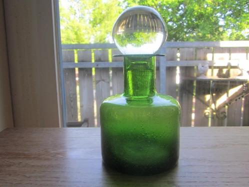 Groen glazen karaf met helder glazen dop, Antiek en Kunst, Antiek | Glas en Kristal, Ophalen of Verzenden