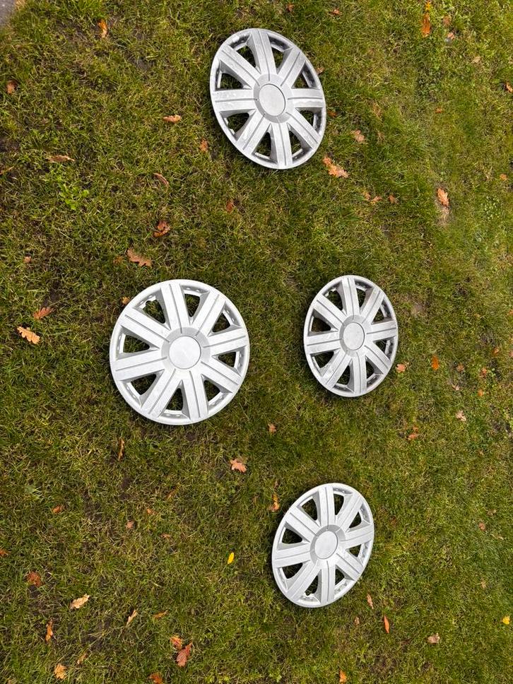 Ford Fiesta zilveren wieldoppen, Auto diversen, Wieldoppen, Zo goed als nieuw, Ophalen
