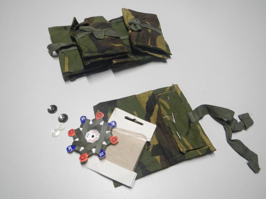 Naaisetje Nederlands leger camouflage (ruim op voorraad), Verzamelen, Ophalen of Verzenden, Landmacht, Nederland, Overige typen