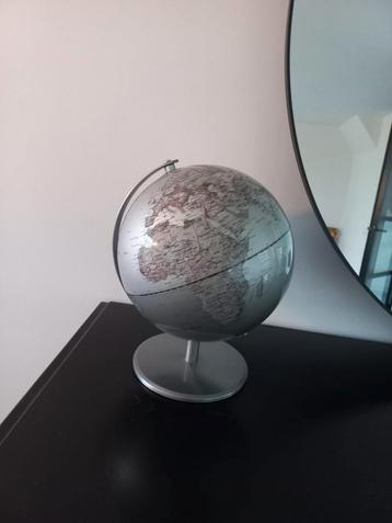 Prachtige design wereldbol ! beschikbaar voor biedingen