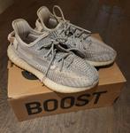 Yeezy boost 350 V2 kleur lichtgrijs, Ophalen of Verzenden, Zo goed als nieuw, Overige kleuren