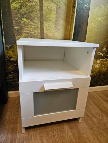 Ikea Nachtkastje Wit beschikbaar voor biedingen