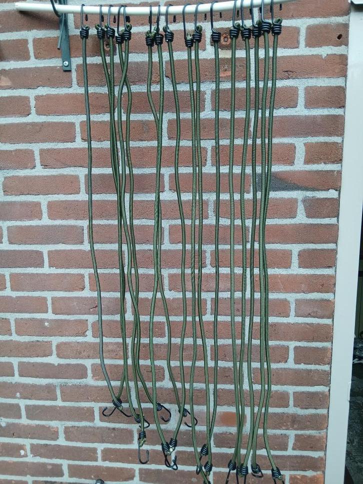 Bungee elastiek met haken voor tarp of poncho shelter, Verzamelen, Militaria | Algemeen, Landmacht, Overige typen, Nederland, Ophalen of Verzenden