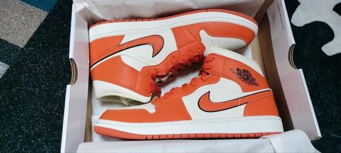 jordan 1 mid se 44.5 nieuw (ds), Kleding | Heren, Schoenen, Nieuw, Ophalen of Verzenden