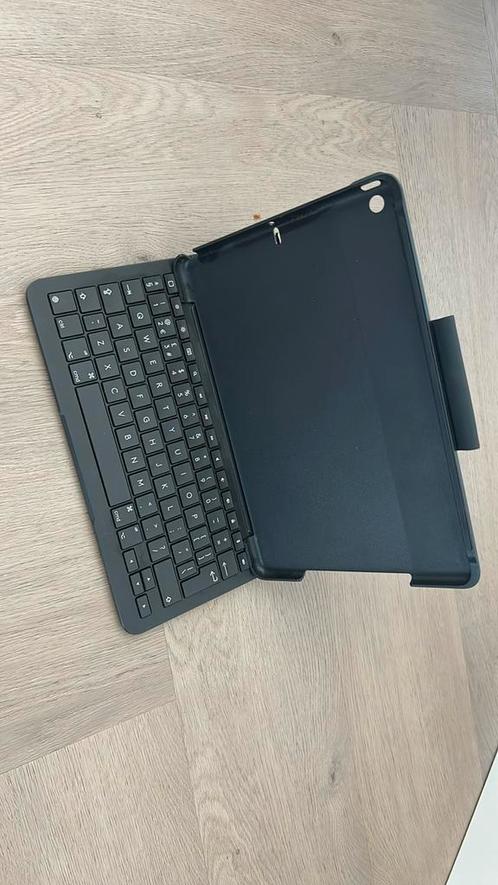 Logitech Slim Folio YR0077 voor iPad 7, 8 & 9, Computers en Software, Tablet-hoezen, Zo goed als nieuw, 10 inch, Ophalen of Verzenden