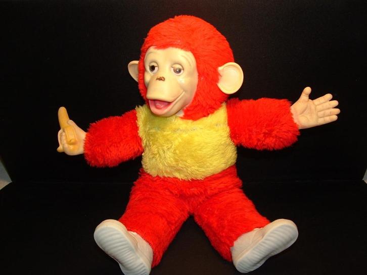 VINTAGE AAP PLUCHE KRULLEND LANGHARIG ROOD MET GEEL, Kinderen en Baby's, Speelgoed | Knuffels en Pluche, Nieuw, Overige typen