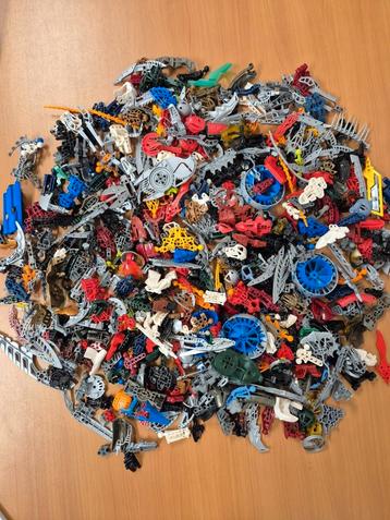 2 KG Bionicle en verschillende sets beschikbaar voor biedingen