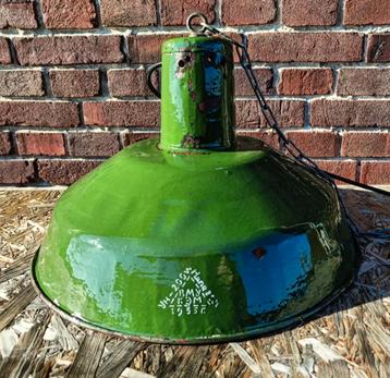 Vintage groene industriële emaille hanglamp 1955 Sovjet-Unie beschikbaar voor biedingen