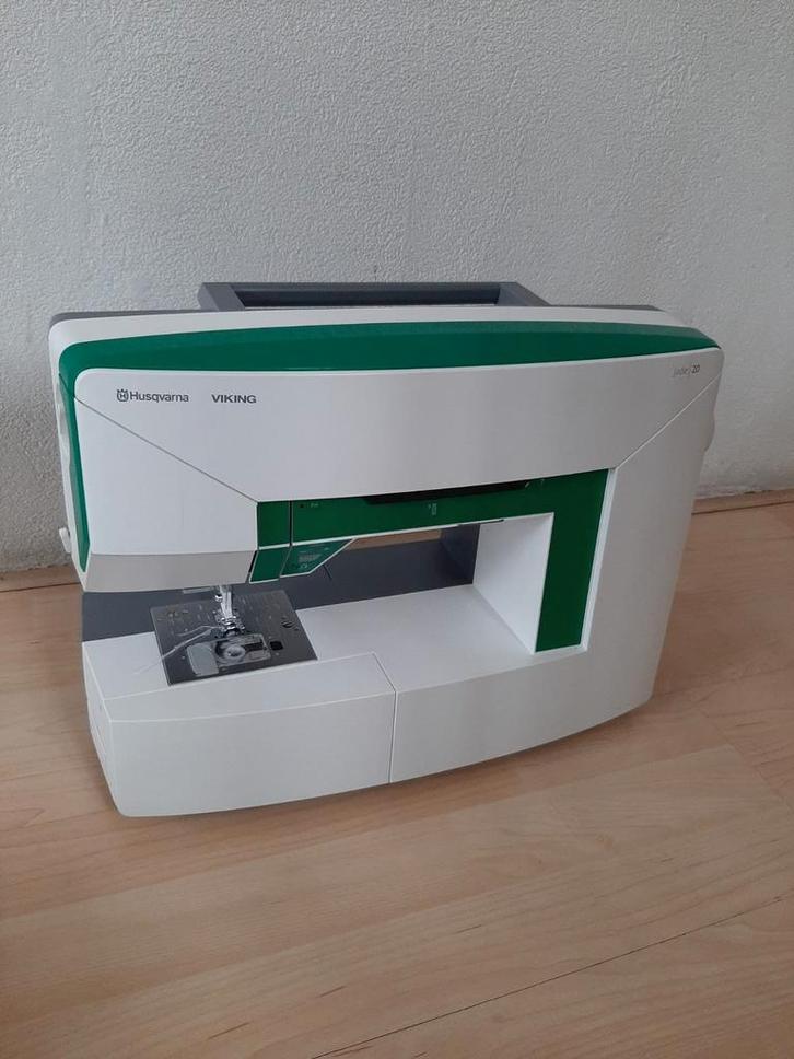 husqvarna jade 20, Hobby en Vrije tijd, Naaimachines en Toebehoren, Zo goed als nieuw, Naaimachine, Husqvarna, Ophalen