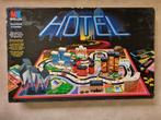 Hotel, Hobby en Vrije tijd, Gezelschapsspellen | Bordspellen, Een of twee spelers, Ophalen of Verzenden, Gebruikt, MB Spellen