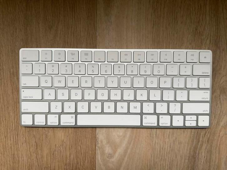 Apple Bluetooth Toetsenbord A1644, Computers en Software, Toetsenborden, Zo goed als nieuw, Qwerty, Draadloos, Multimediatoetsen