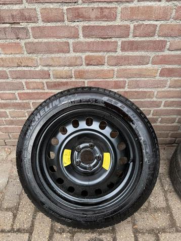 Nieuwe 5x112 Michelin reserve band 215 55 17 beschikbaar voor biedingen