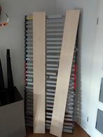 Bed 90x200, incl lattenbodem en verrijdbaar nachtkastje, Ophalen, 90 cm, Modern - kinder of logeerbed, Zo goed als nieuw