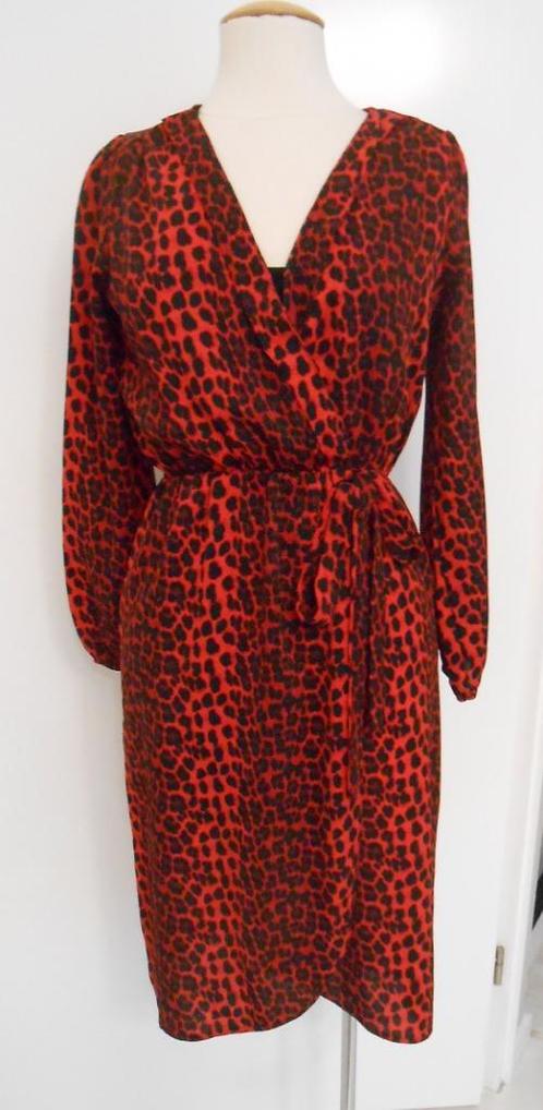 Voyelles jurk rood met panterprint mt S, Kleding | Dames, Jurken, Zo goed als nieuw, Maat 36 (S), Rood, Knielengte, Verzenden