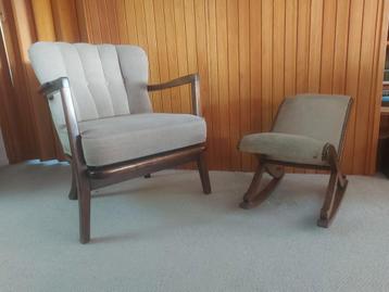 Fauteuil of stoel met voetenbank beige stof met hout beschikbaar voor biedingen