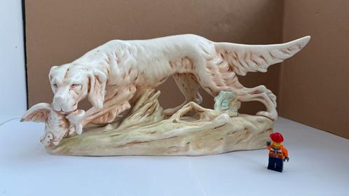 ROYAL DUX c1920s hunting dog or setter in bisque porcelain, Antiek en Kunst, Antiek | Porselein, Ophalen of Verzenden