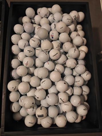 Diverse merken golfballen per 100 stuks beschikbaar voor biedingen