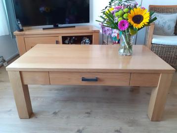 Als NIEUW: MODERNE salontafel KELSEY massief EIKEN met lade beschikbaar voor biedingen