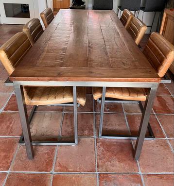6 stuks mooie eettafel stoelen van Goossens(Mida). Echt leer beschikbaar voor biedingen