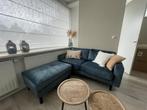 Blauwe velvet bank 2 zits + hocker, Huis en Inrichting, Banken | Bankstellen, Ophalen, Minder dan 75 cm, 150 tot 200 cm, Tweepersoons