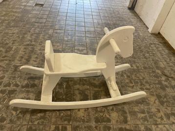 Hobbelpaard beschikbaar voor biedingen