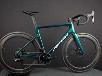 Apex Soniq Shamrock Green/Ghost White 56cm L 2024 beschikbaar voor biedingen