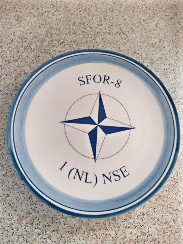 Leger NL SFOR-8 1(NL)NSE militair gedenkbord Srebrenica, Verzamelen, Militaria | Algemeen, Landmacht, Overige typen, Nederland