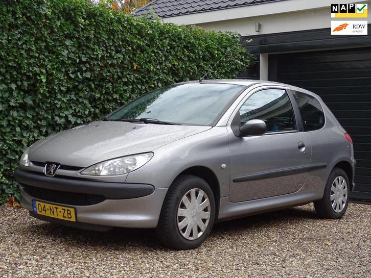 Peugeot 206 1.1 Pop' Art, Auto's, Peugeot, Bedrijf, Te koop, Airbags, Centrale vergrendeling, Radio, Startonderbreker, Benzine