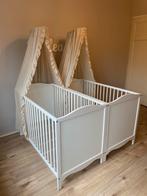 2 leuke babybedjes met hemeltje, Kinderen en Baby's, Babywiegjes en Ledikanten, Ophalen, Zo goed als nieuw, Ledikant