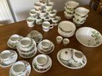 Marjolein Bastin servies bosvruchten: mokken, bordjes enz., Huis en Inrichting, Keuken | Servies, Ophalen of Verzenden, Zo goed als nieuw