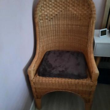 Te koop rotan stoel beschikbaar voor biedingen