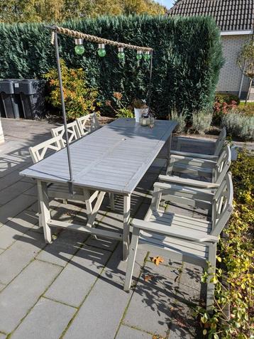 Tuinset: tafel met zes stoelen beschikbaar voor biedingen