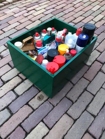 Groene houten bak. beschikbaar voor biedingen