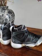 Jorden's zwart grijs maar 38, Ophalen of Verzenden, Zo goed als nieuw, Zwart, Sneakers of Gympen