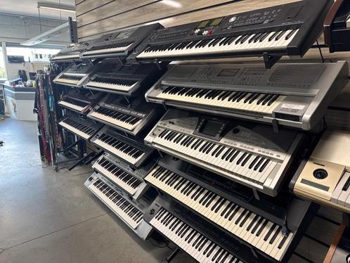veel Keyboards Korg Yamaha Roland Technics Casio, Muziek en Instrumenten, Keyboards, Gebruikt, 61 toetsen, Korg, Aanslaggevoelig