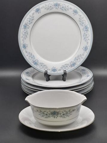 Noritake Blue Hill dinerborden + sauskom beschikbaar voor biedingen