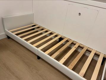 Aangeboden bed 200 x 80 beschikbaar voor biedingen