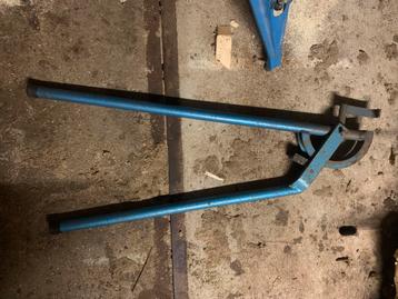 Pijpenbuiger beschikbaar voor biedingen