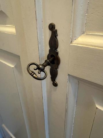 Vintage Kast met Dubbele Scharnierdeuren + veel opbergruimte - afbeelding 8